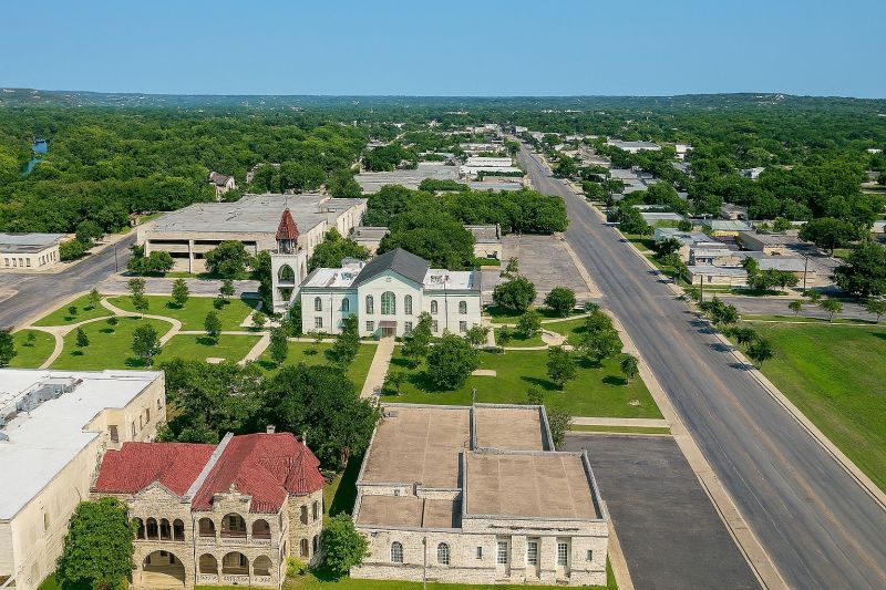 Local Hedge Installation in Kerrville, TX